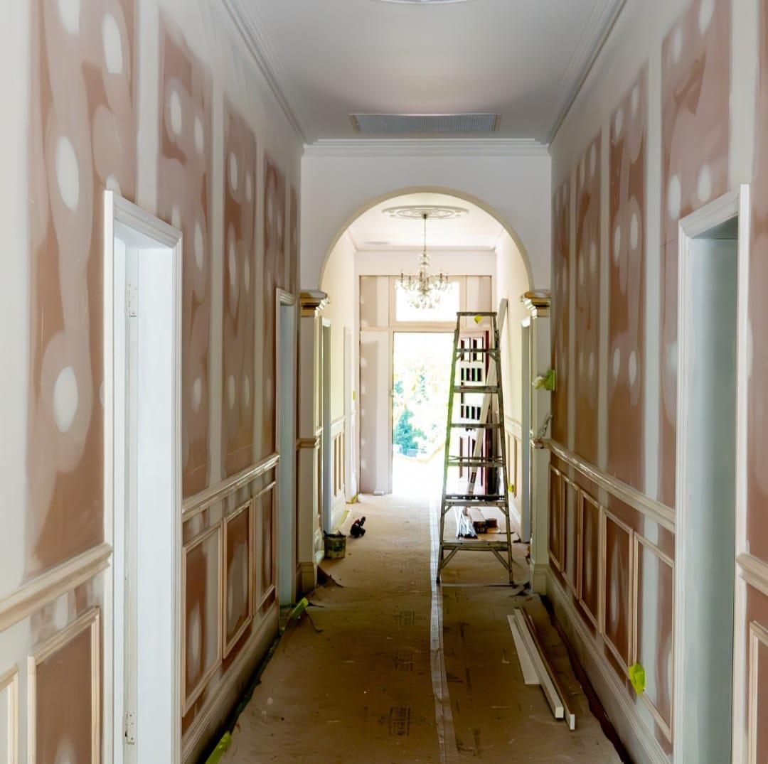 Hallway with wainscoting before repainting